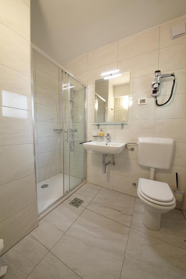 Villas - Hotel & Resort Adria Анкаран Екстериор снимка